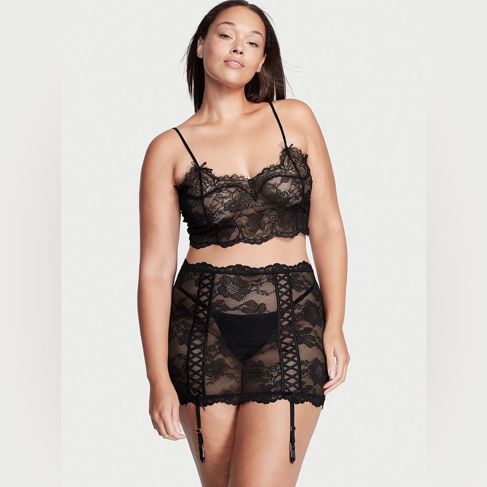 🆕 •Victoria's Secret• Lace Crop Top & Garter Skirt